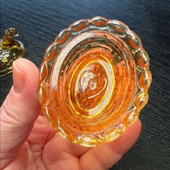 Vintage Miniature Honey Amber Glass Hen on Nest Salt Cellar Degenhart USA - Picture 8 of 11